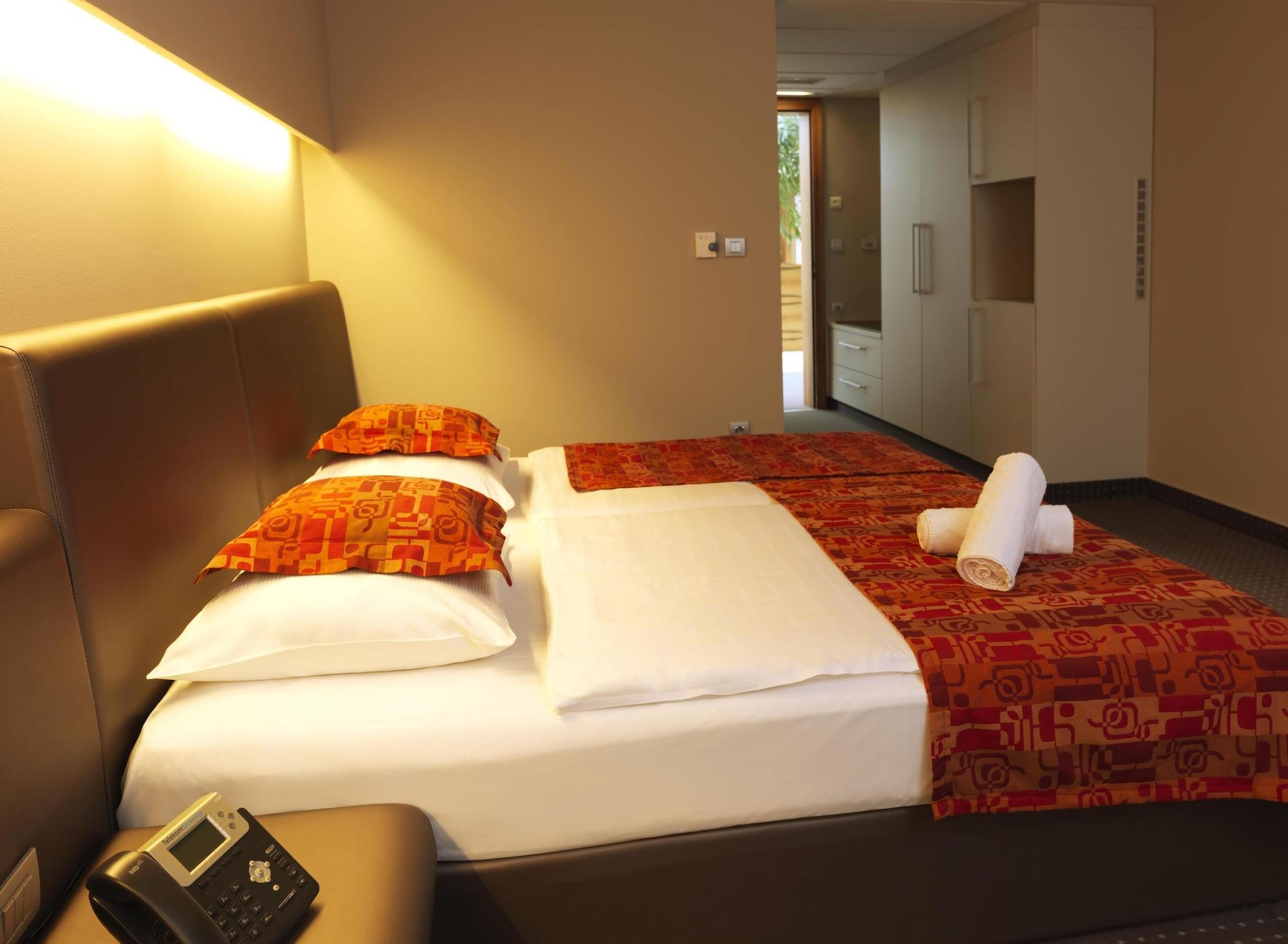 Hotel Thermana Park Lasko**** Superior Екстериор снимка
