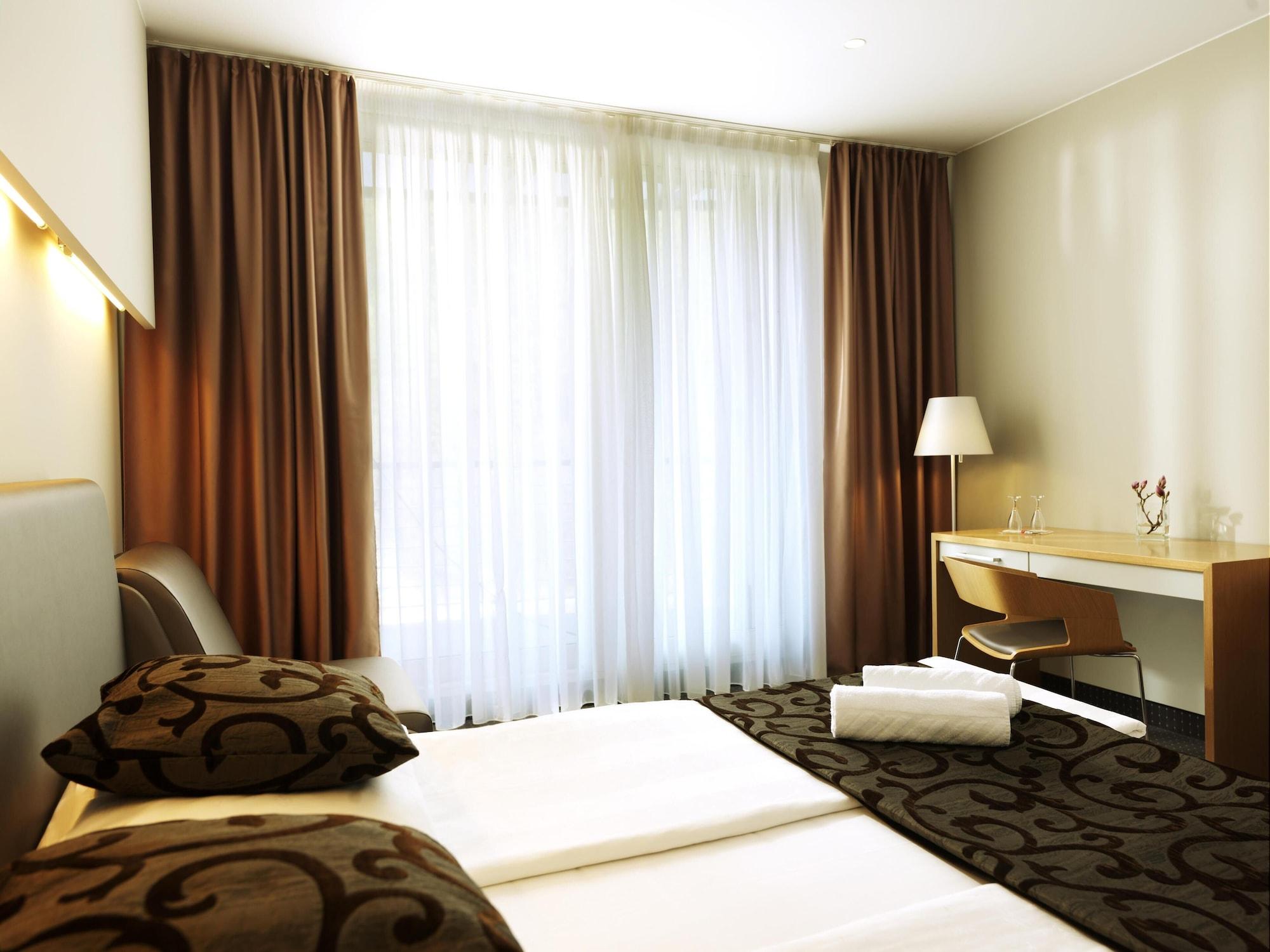 Hotel Thermana Park Lasko**** Superior Екстериор снимка
