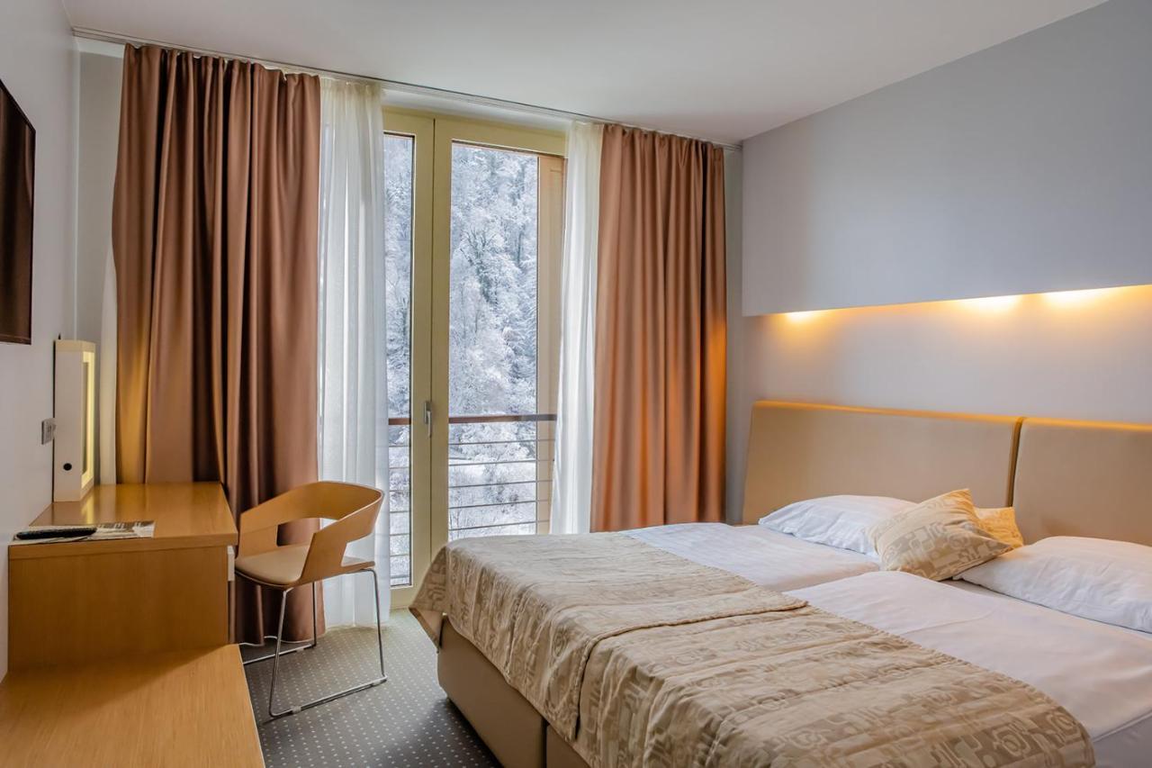 Hotel Thermana Park Lasko**** Superior Екстериор снимка