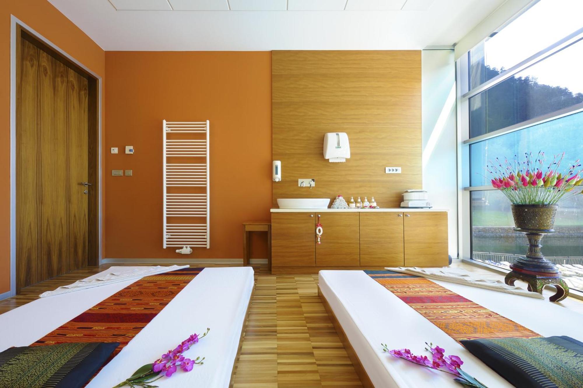 Hotel Thermana Park Lasko**** Superior Екстериор снимка