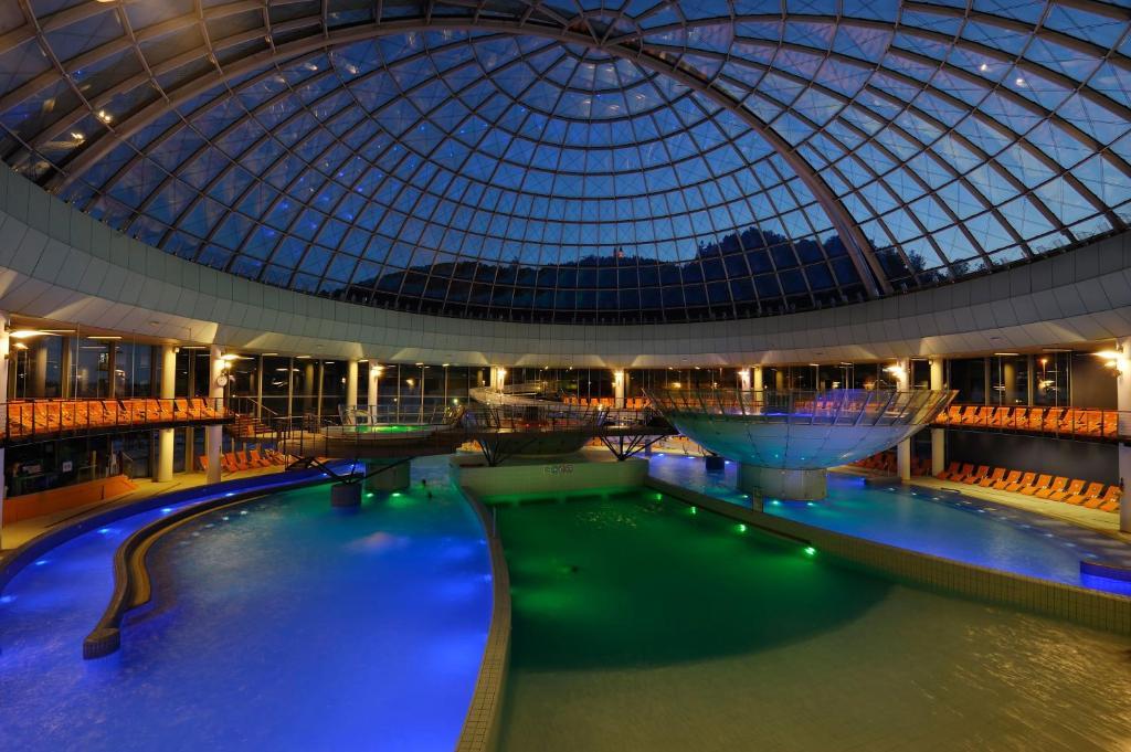 Hotel Thermana Park Lasko**** Superior Екстериор снимка