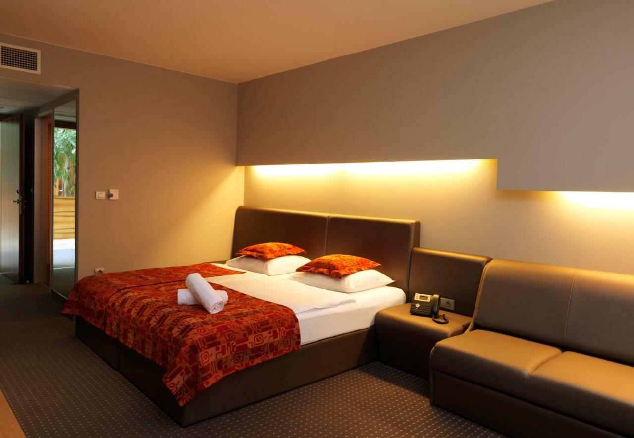 Hotel Thermana Park Lasko**** Superior Екстериор снимка