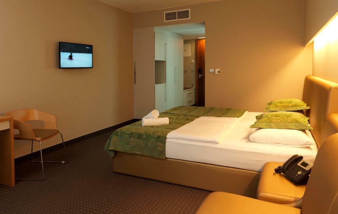 Hotel Thermana Park Lasko**** Superior Екстериор снимка
